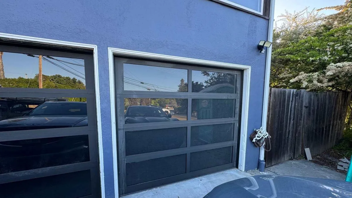 Aluminium full-view garage door with horizontal glass slats
